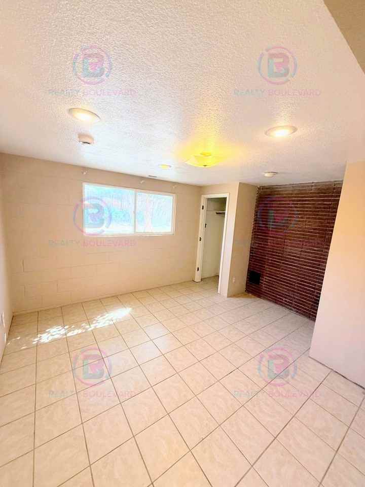 1360 W 12th St - Photo 2 of 20