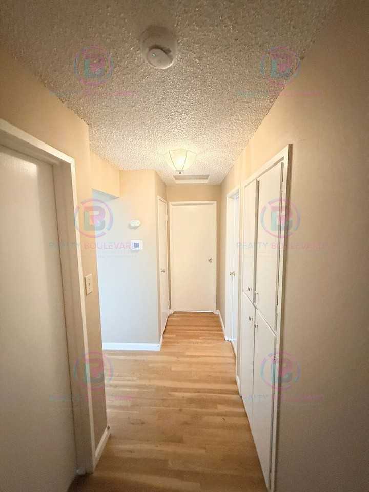 1360 W 12th St - Photo 6 of 20