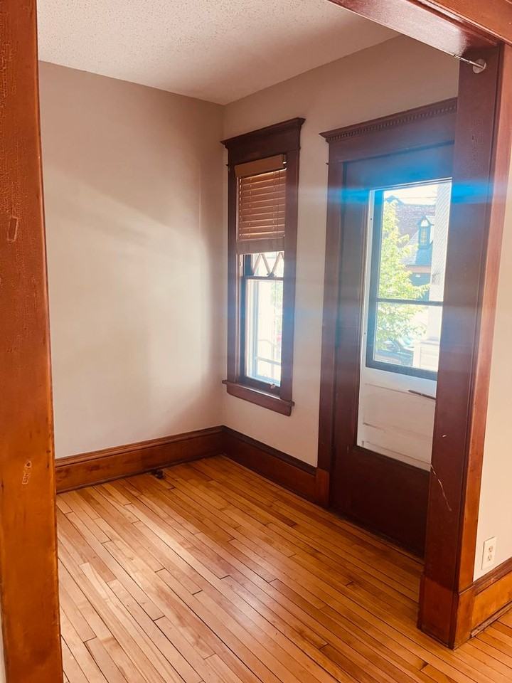 275 Sturgis St - Photo 3 of 14
