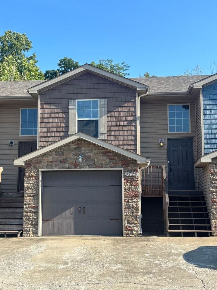 1725 Thistlewood Dr - Photo 2 of 21