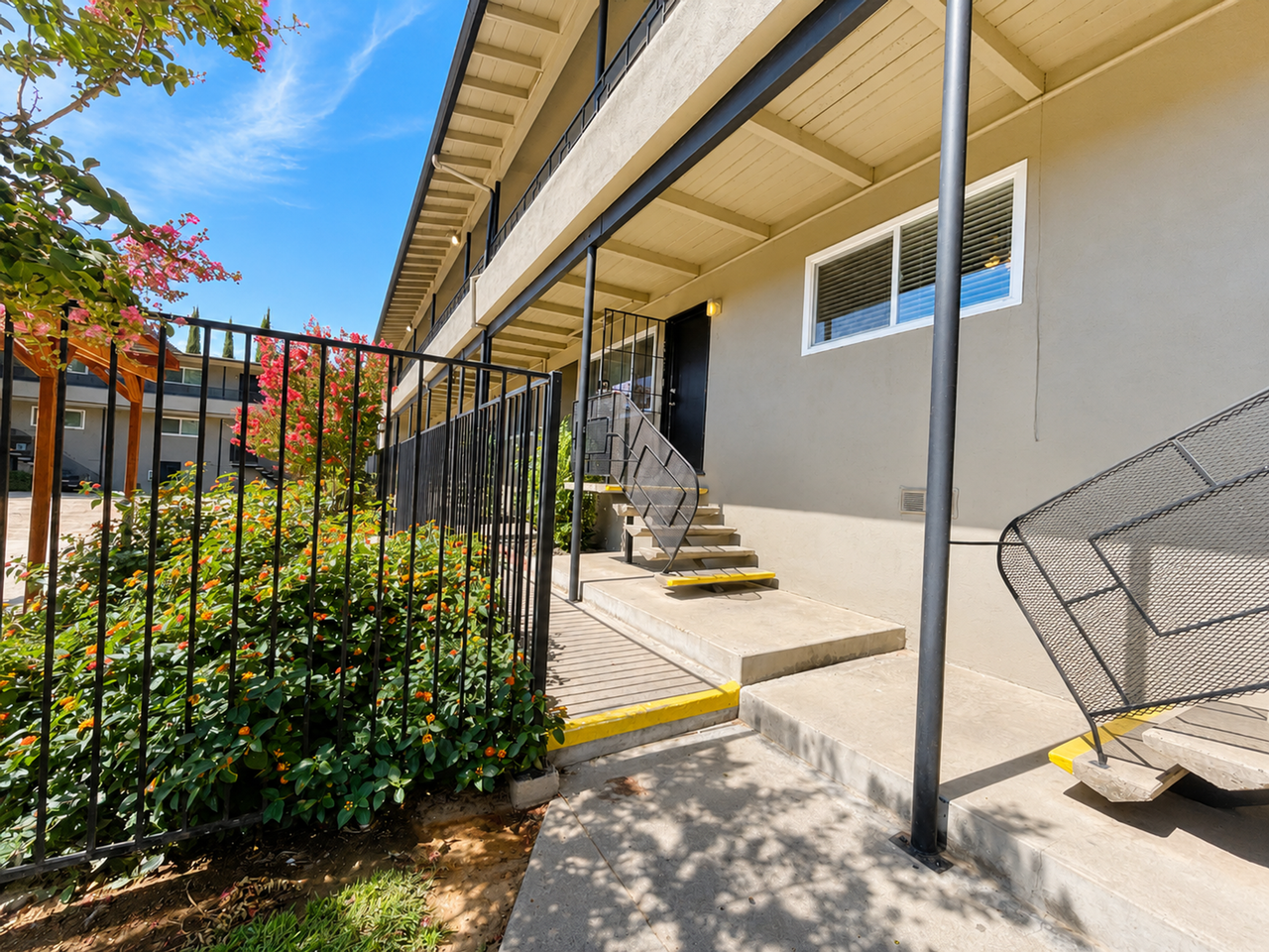 Courtside Apartments - Photo 4 of 50