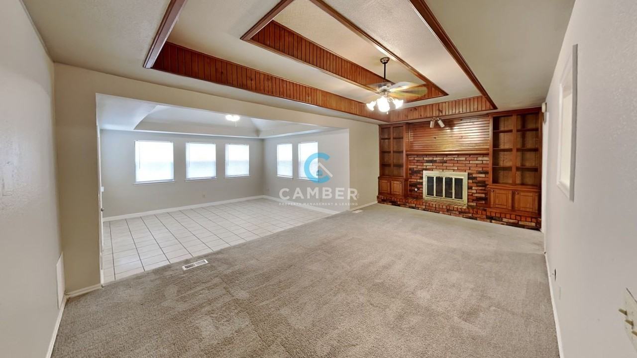 13233 Eastridge Dr - Photo 4 of 21