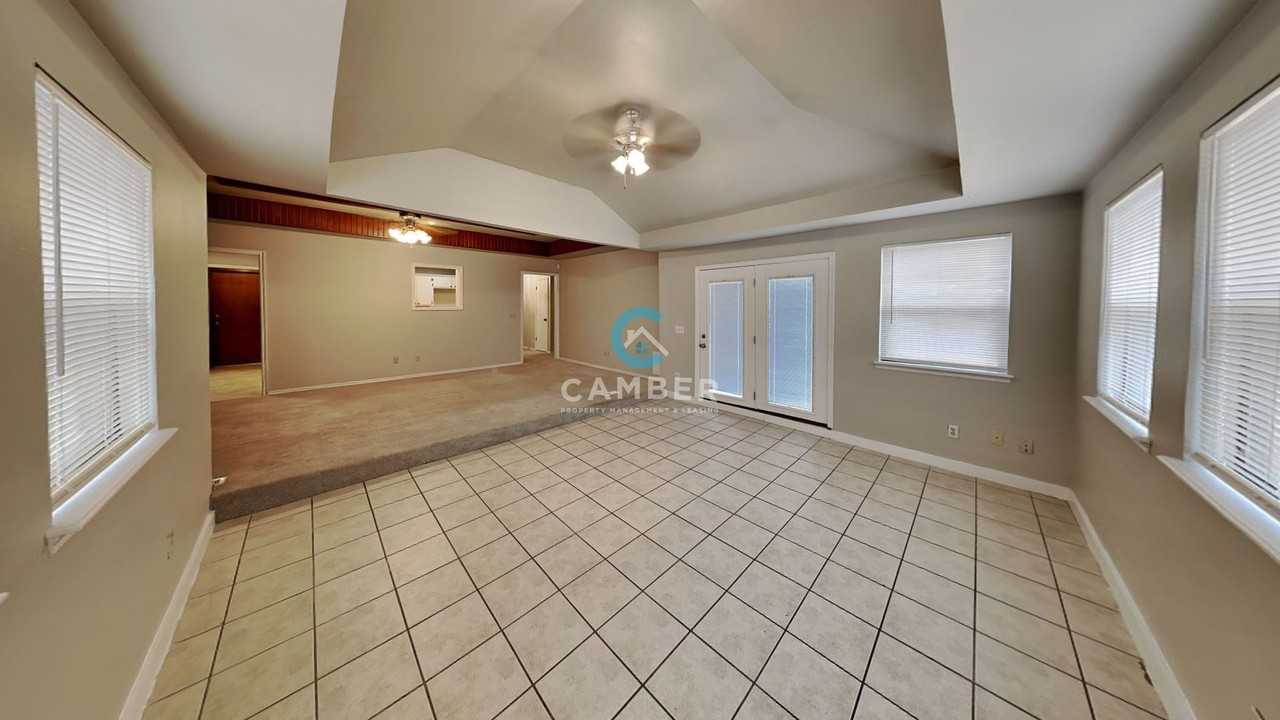 13233 Eastridge Dr - Photo 6 of 21