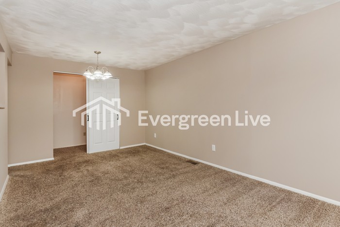 7650 Damascus Dr - Photo 3 of 14