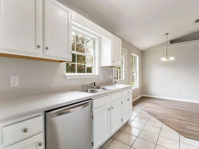 1005 Sable Dr #B - Photo 3 of 20