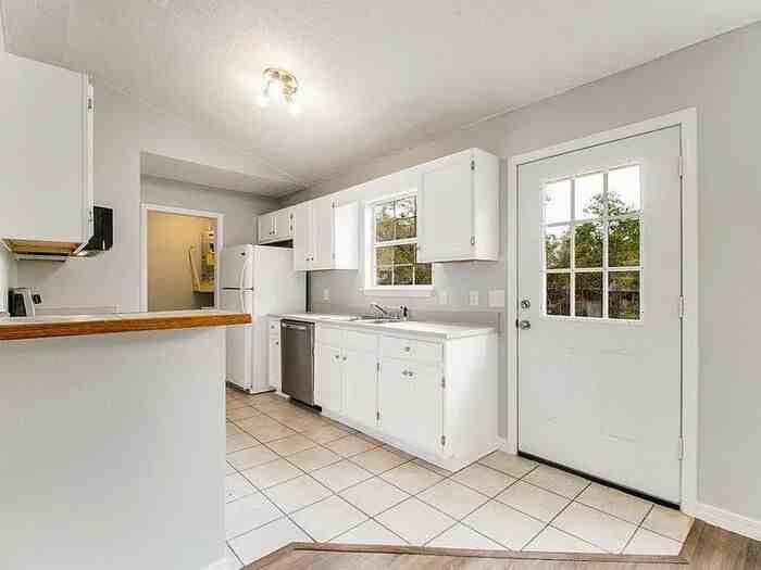 1005 Sable Dr #B - Photo 6 of 20