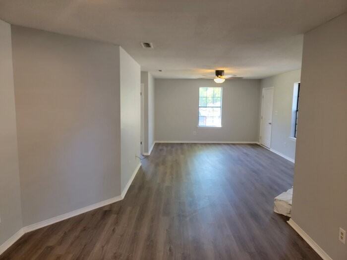2366 Shoal Creek Dr - Photo 3 of 12