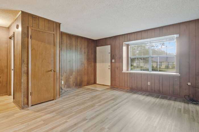 1020 Sable Dr #B - Photo 2 of 22