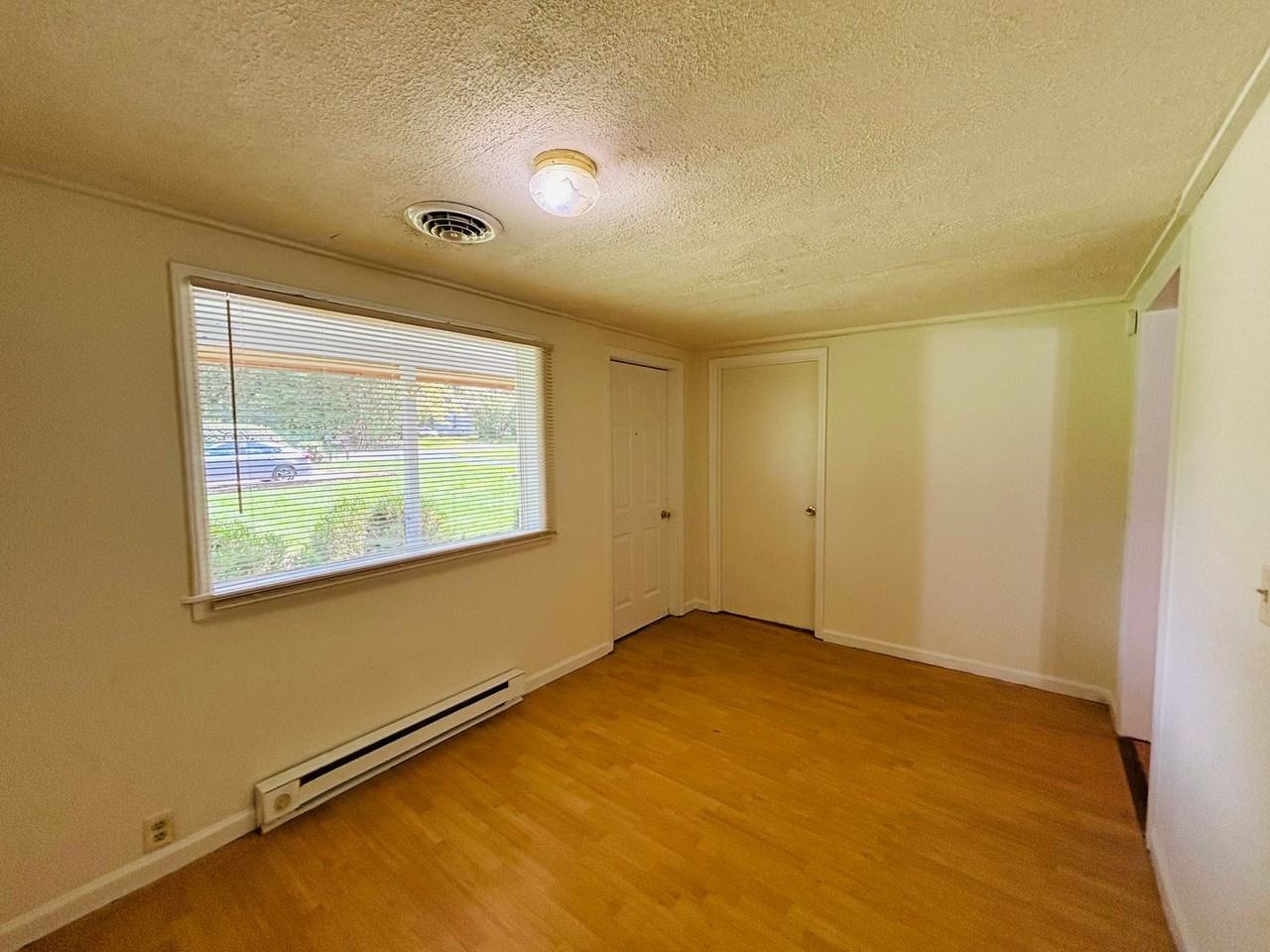 1225 Thomas Ln - Photo 4 of 24