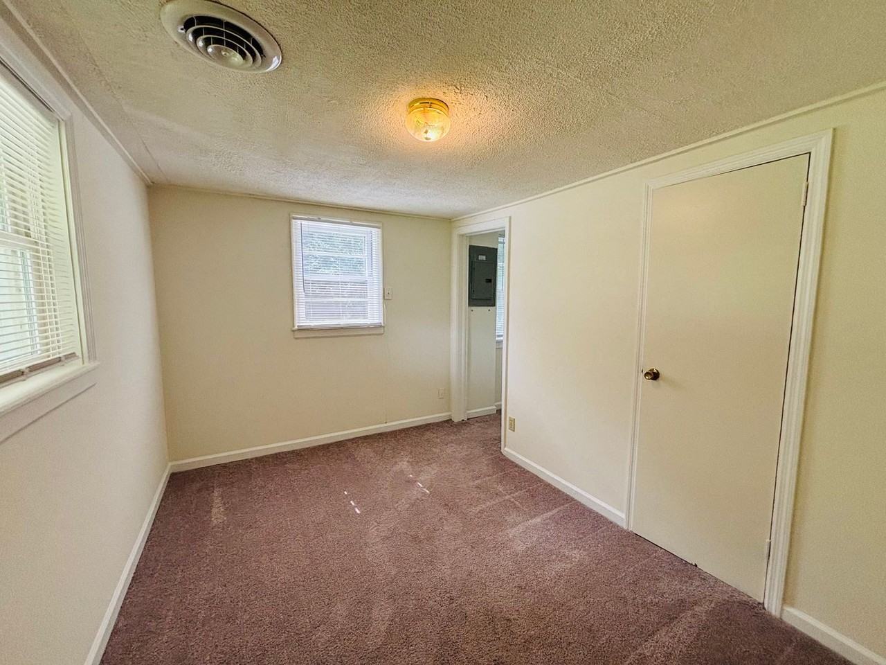 1225 Thomas Ln - Photo 5 of 24