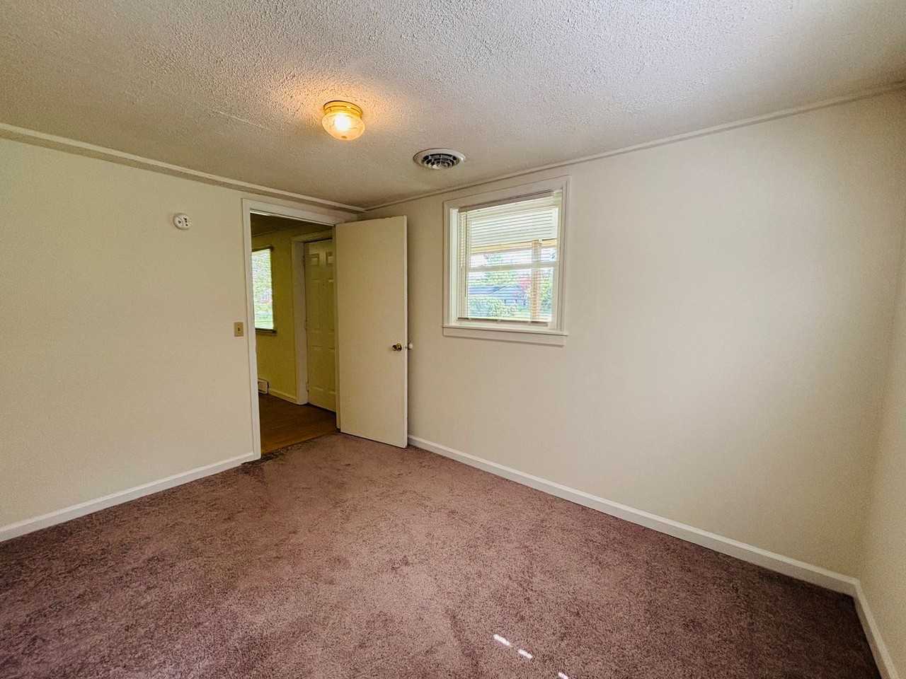 1225 Thomas Ln - Photo 6 of 24