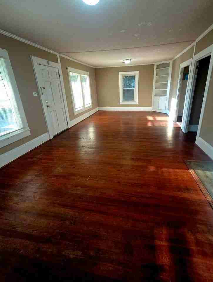 105 Church Ave Ne - Photo 2 of 11
