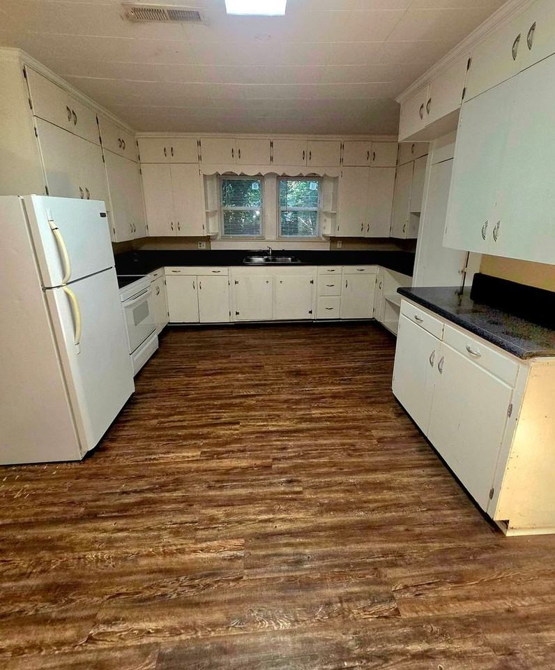105 Church Ave Ne - Photo 3 of 11