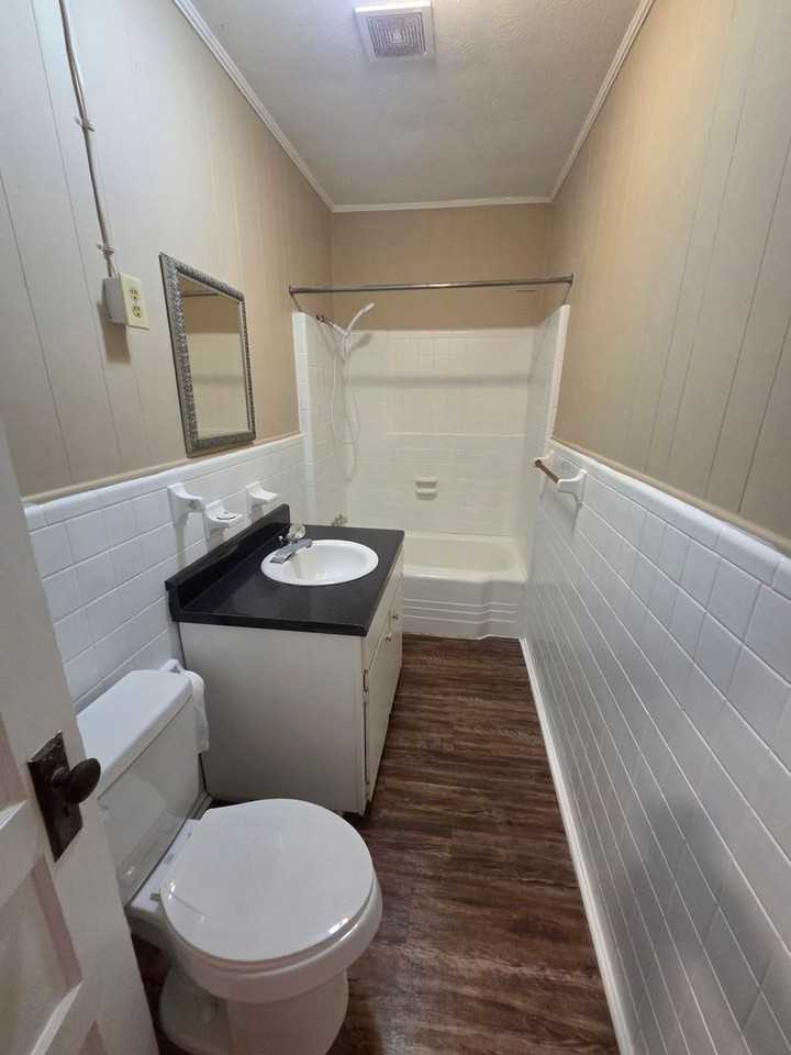 105 Church Ave Ne - Photo 5 of 11