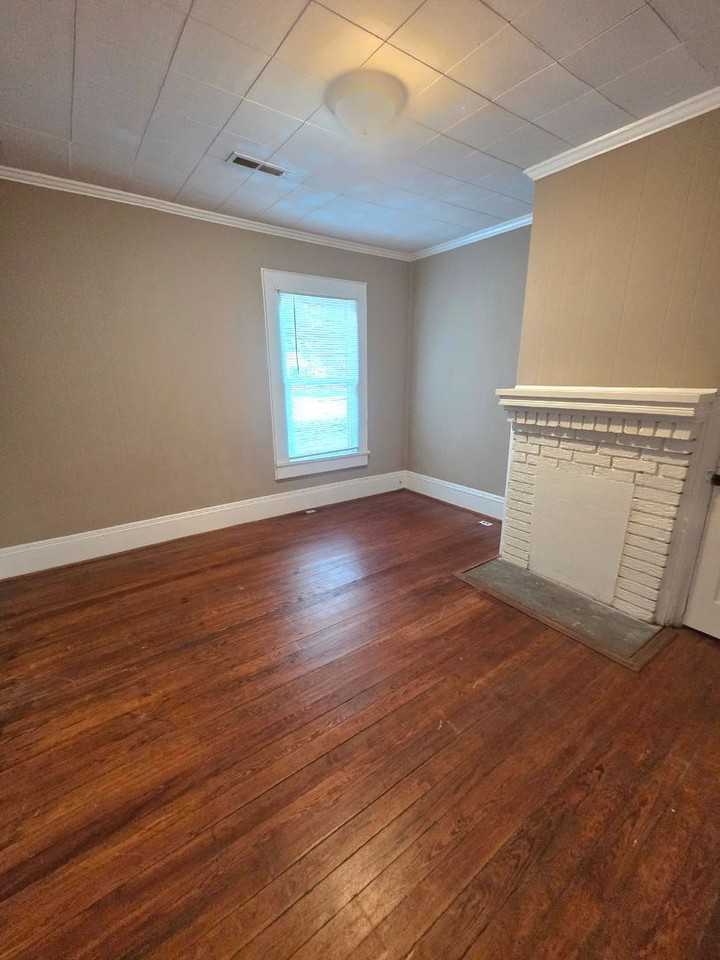 105 Church Ave Ne - Photo 6 of 11