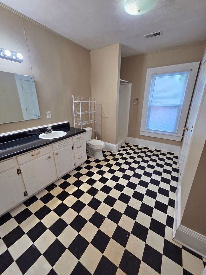 105 Church Ave Ne - Photo 7 of 11