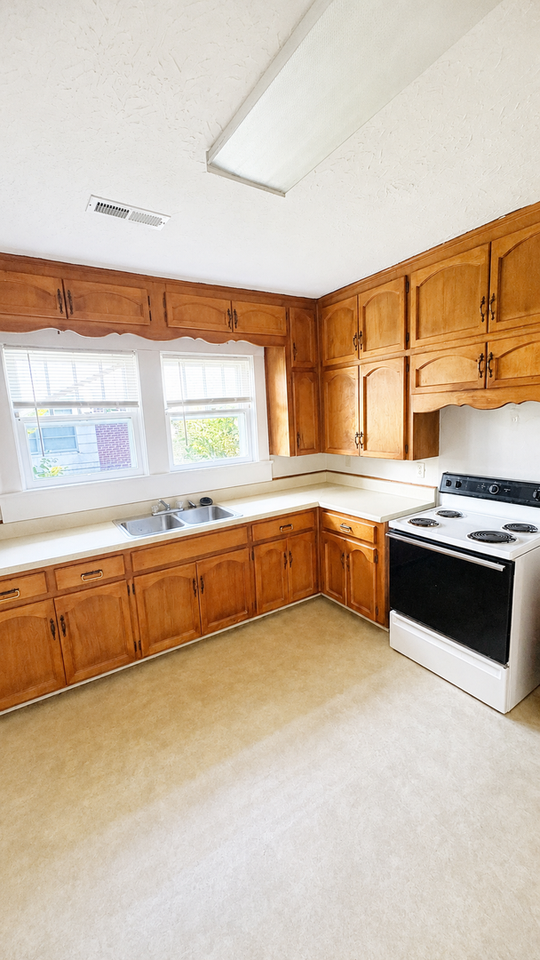 103 Church Ave Ne - Photo 3 of 10