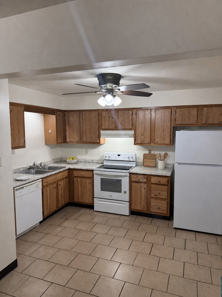 Immaculate Updated 1 & 2 Bedroom with 1 Bath and garage - Photo 2 of 20