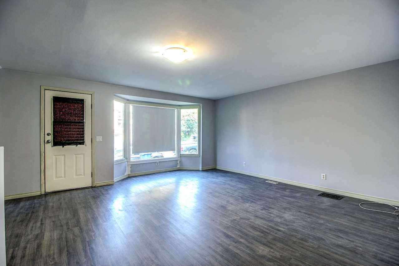 2311 14a St Sw - Photo 2 of 16