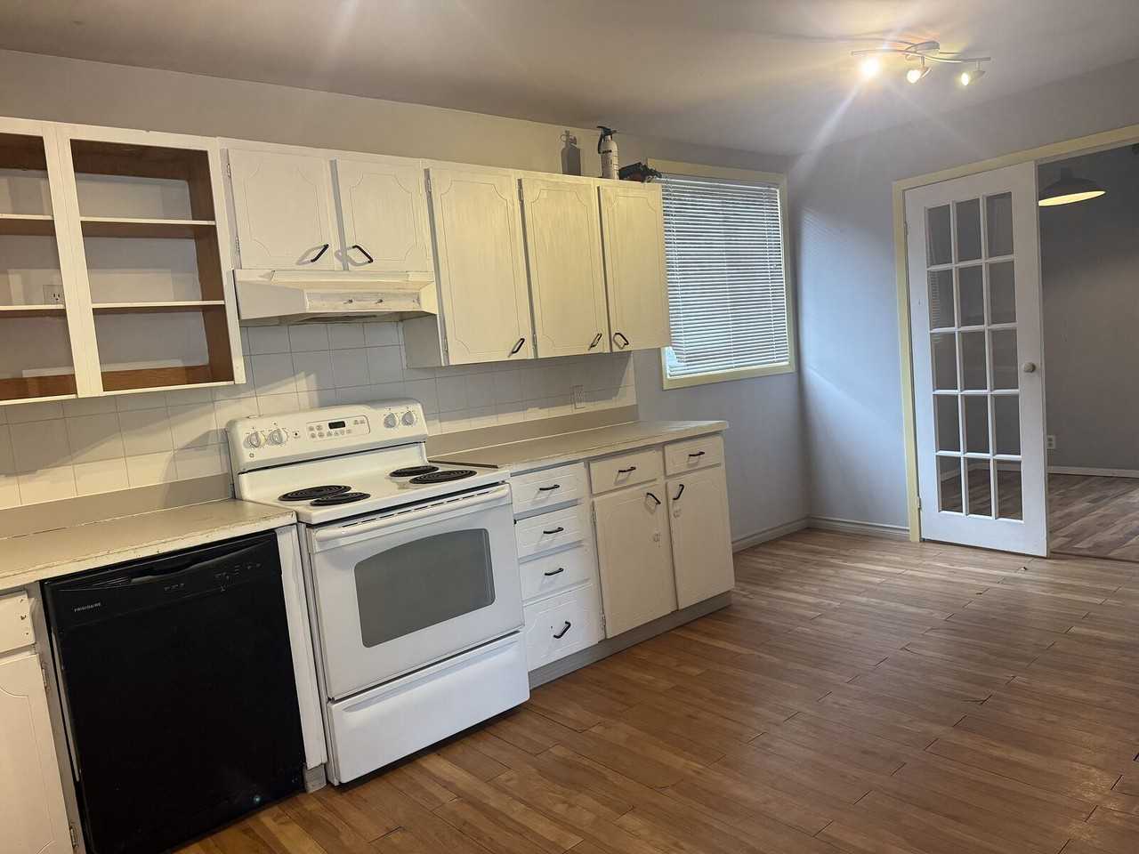 2311 14a St Sw - Photo 5 of 16