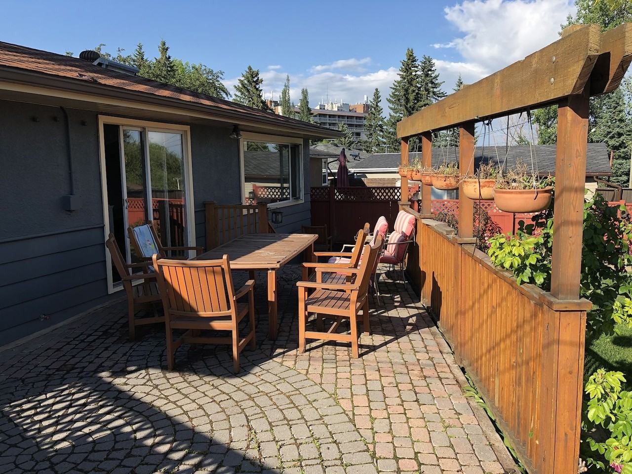 3923 19 Ave Sw - Photo 3 of 8