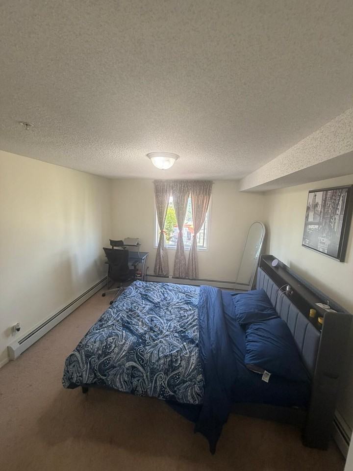 6224 17 Ave Se - Photo 4 of 13