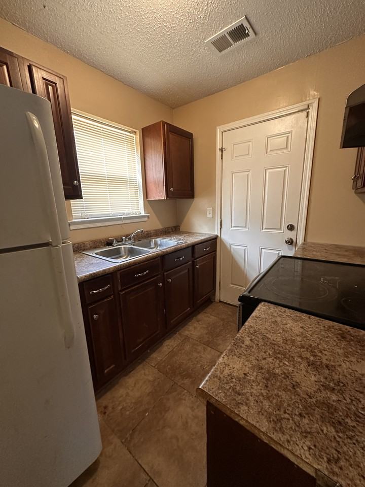 812 Alma Dr #NA - Photo 2 of 8