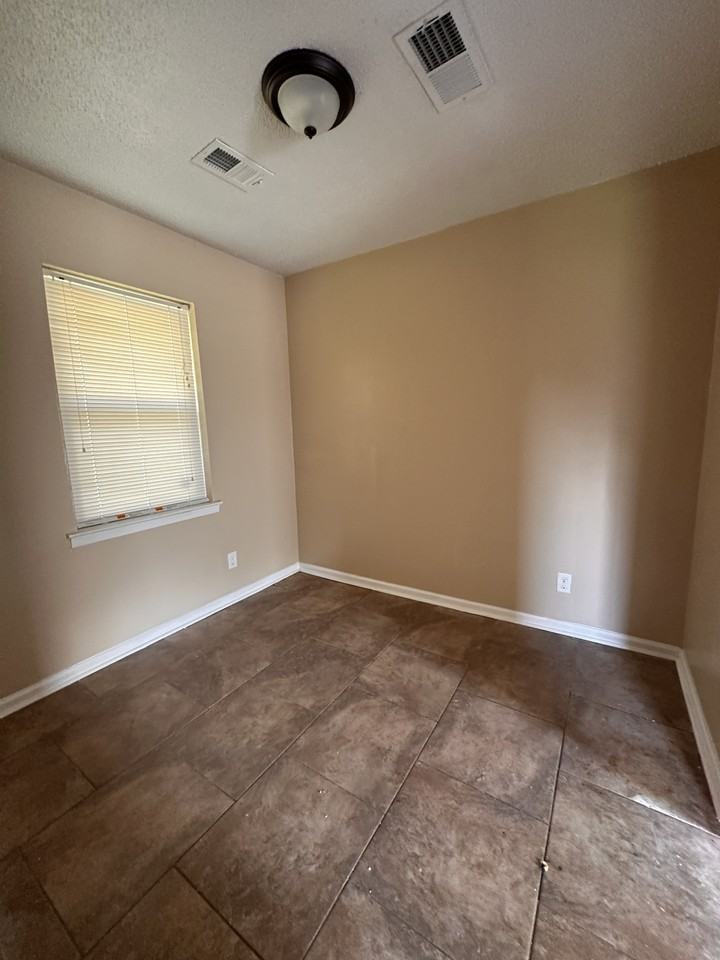 812 Alma Dr #NA - Photo 5 of 8