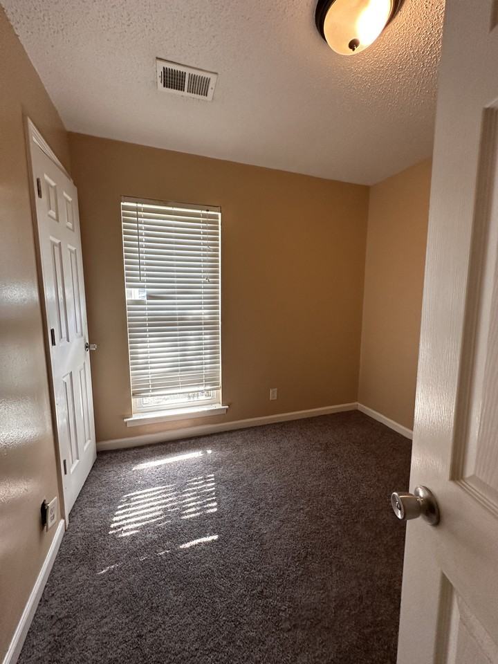 812 Alma Dr #NA - Photo 6 of 8