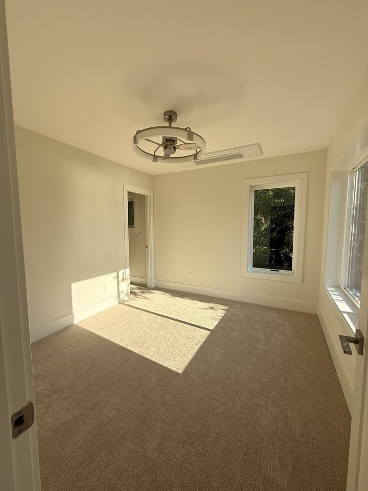 20214 Ne 18th Pl #NA - Photo 2 of 20