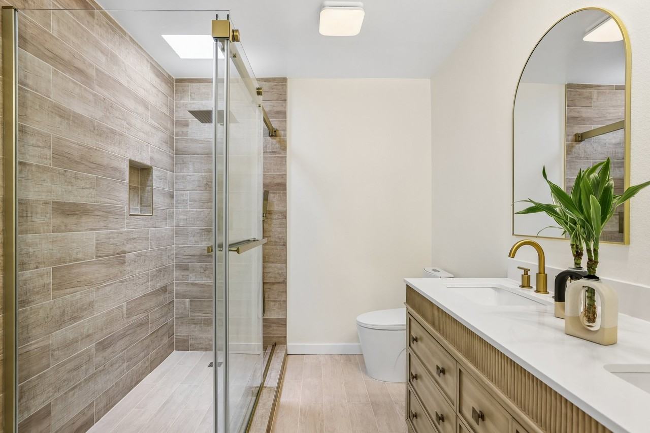 8105 Redlands St #107 - Photo 4 of 16