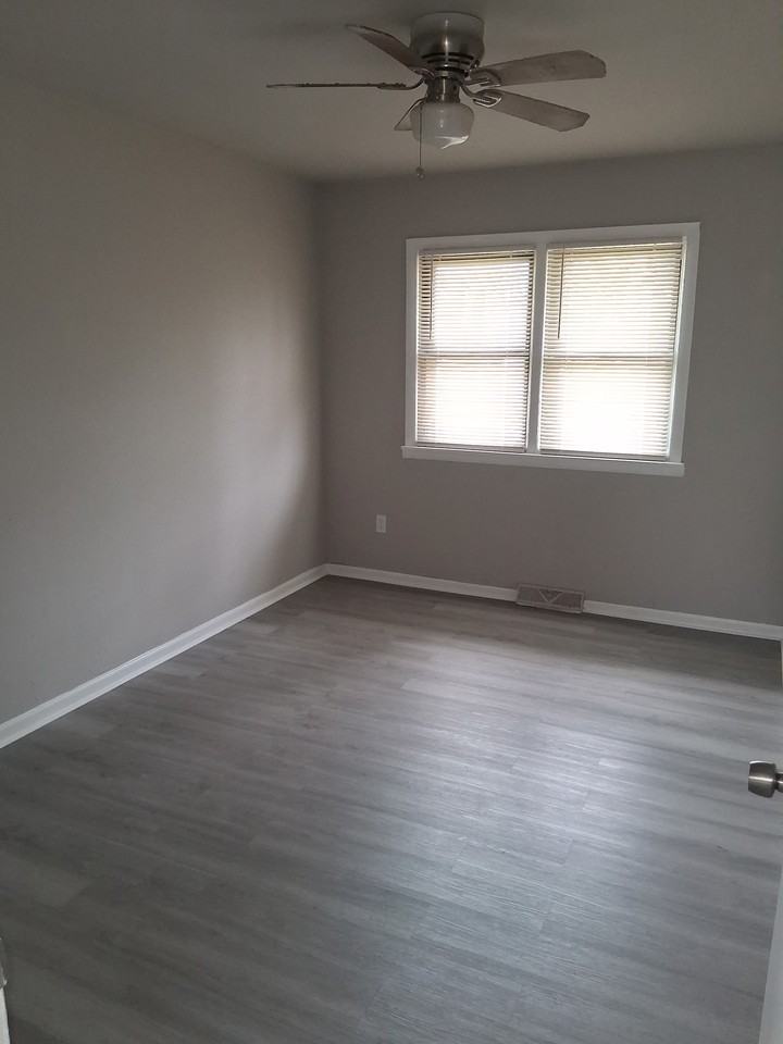 4410 Xxxx East 6th Place #NA - Photo 7 of 11