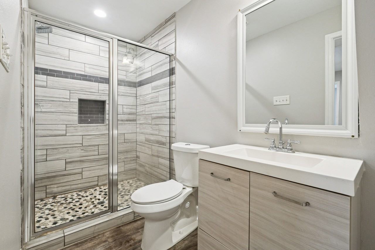 2714 S Johnson St #NA - Photo 2 of 7