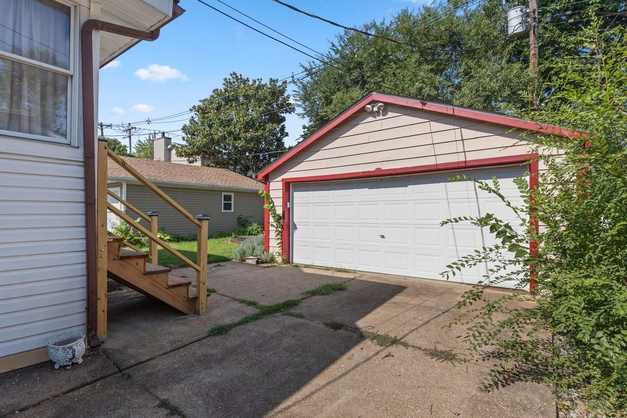 9043 Kathleen Ave - Photo 5 of 26