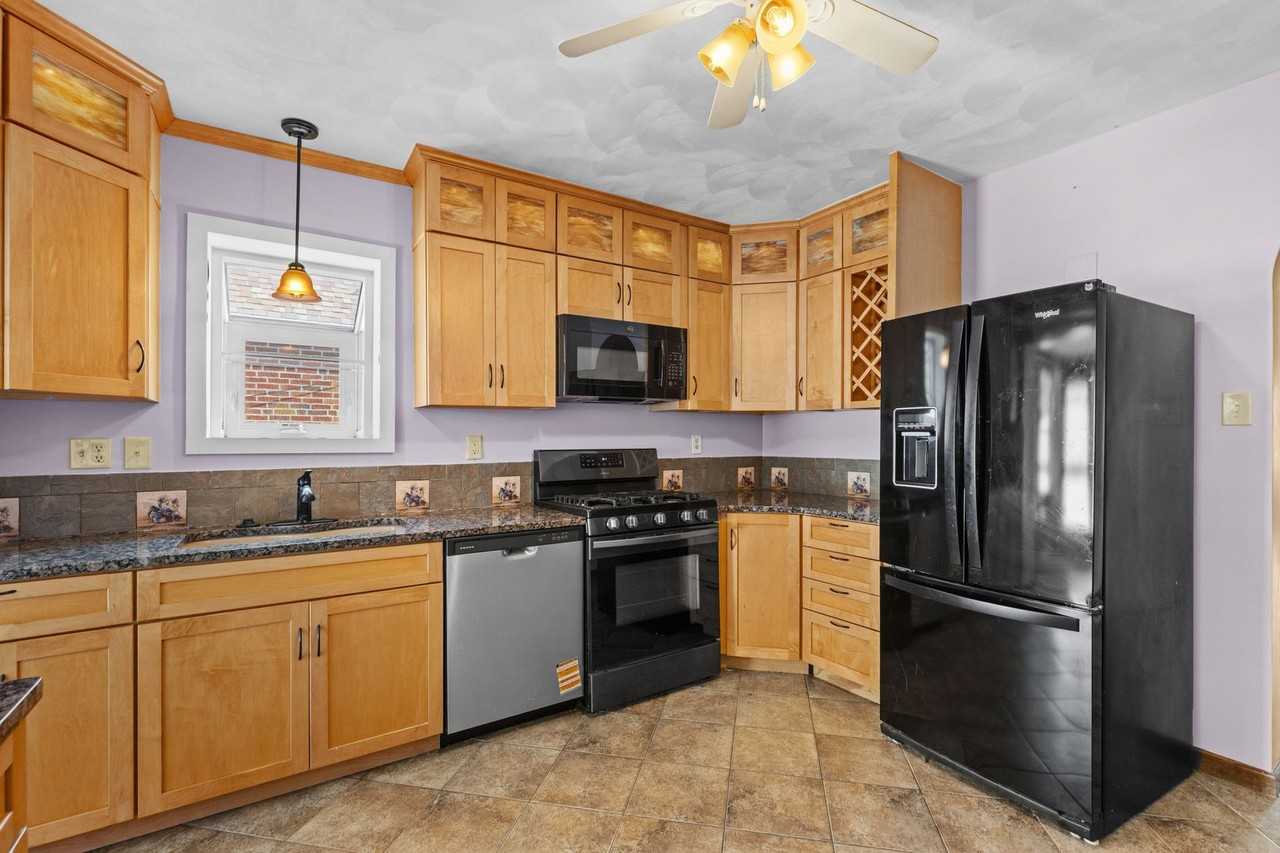 9043 Kathleen Ave - Photo 7 of 26