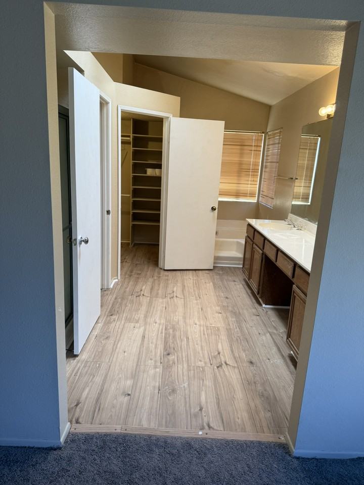 12021 Heritage Dr #B - Photo 3 of 14