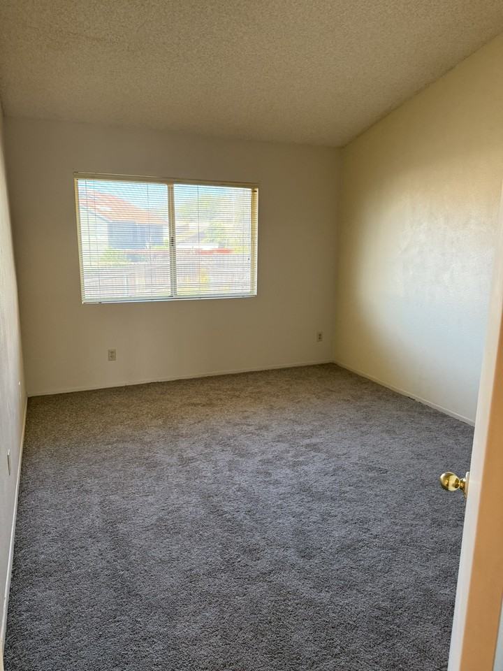 12021 Heritage Dr #B - Photo 7 of 14