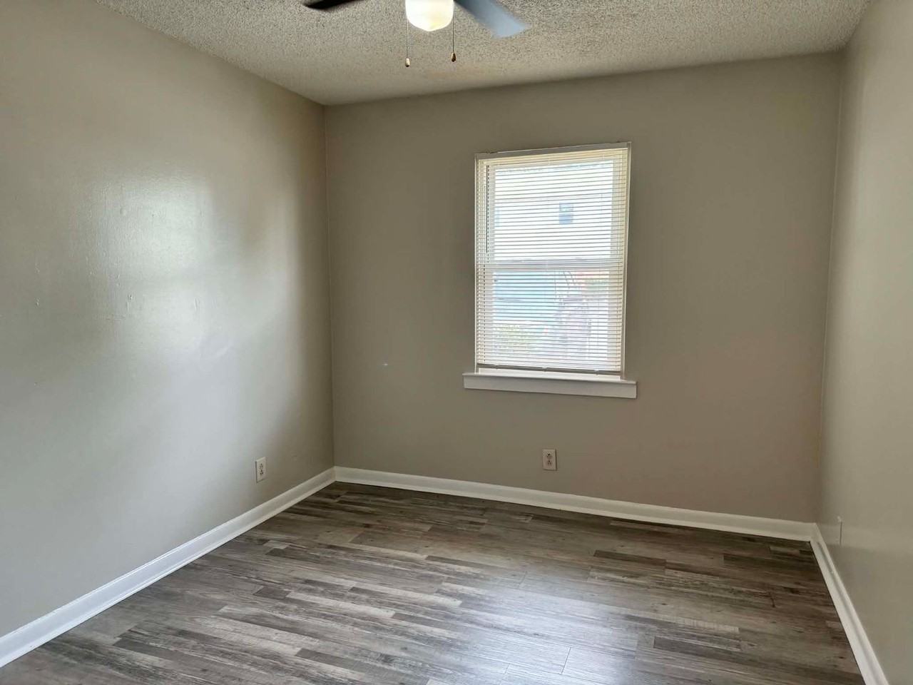 Manchester Arbors Apartments - Photo 2 of 15