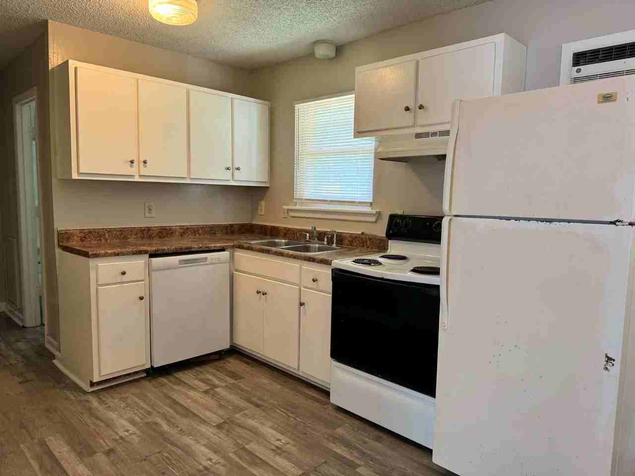 Manchester Arbors Apartments - Photo 4 of 15
