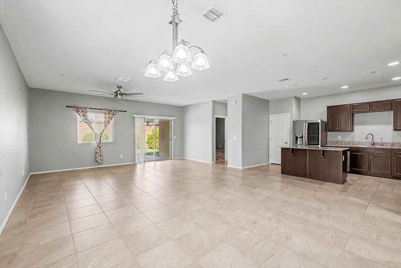 21248 W Palm Ln - Photo 3 of 28