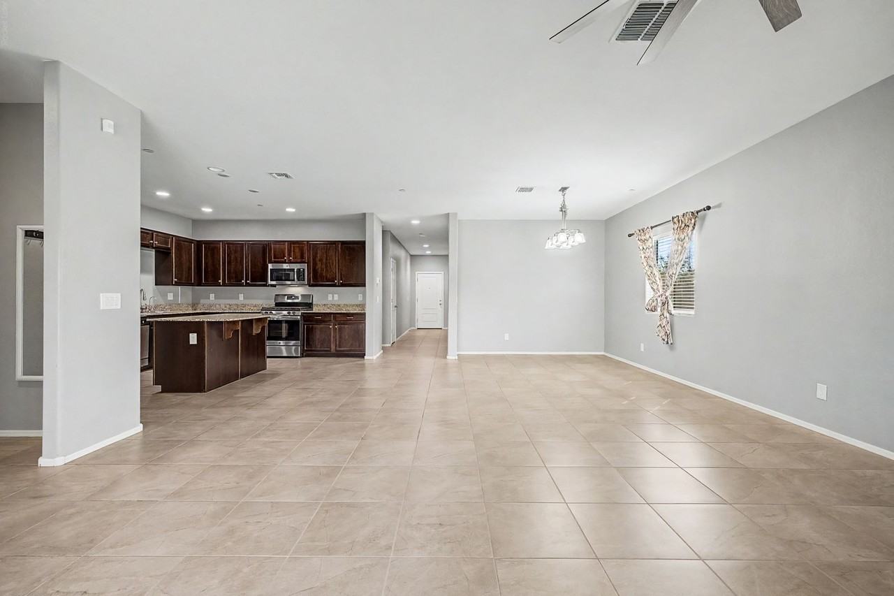 21248 W Palm Ln - Photo 4 of 28