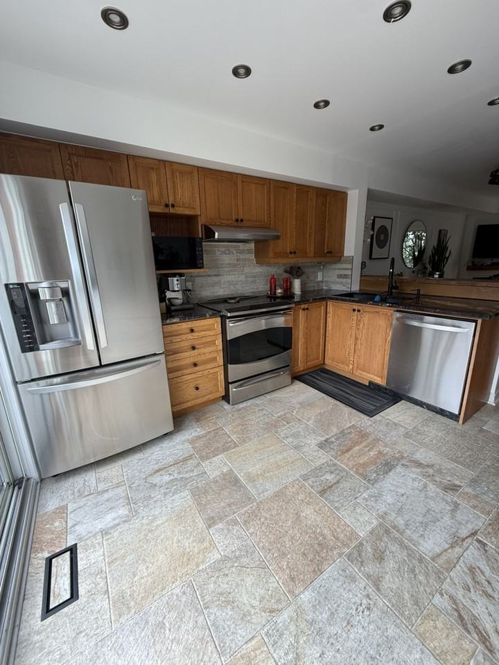 581 Lisgar St - Photo 3 of 9