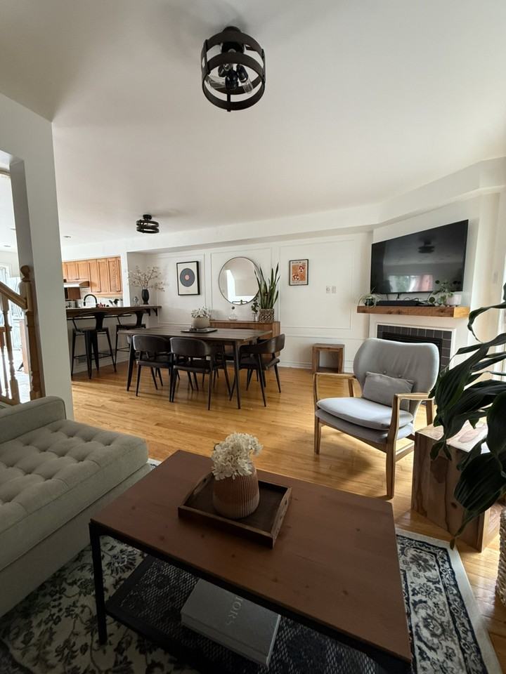 581 Lisgar St - Photo 2 of 9
