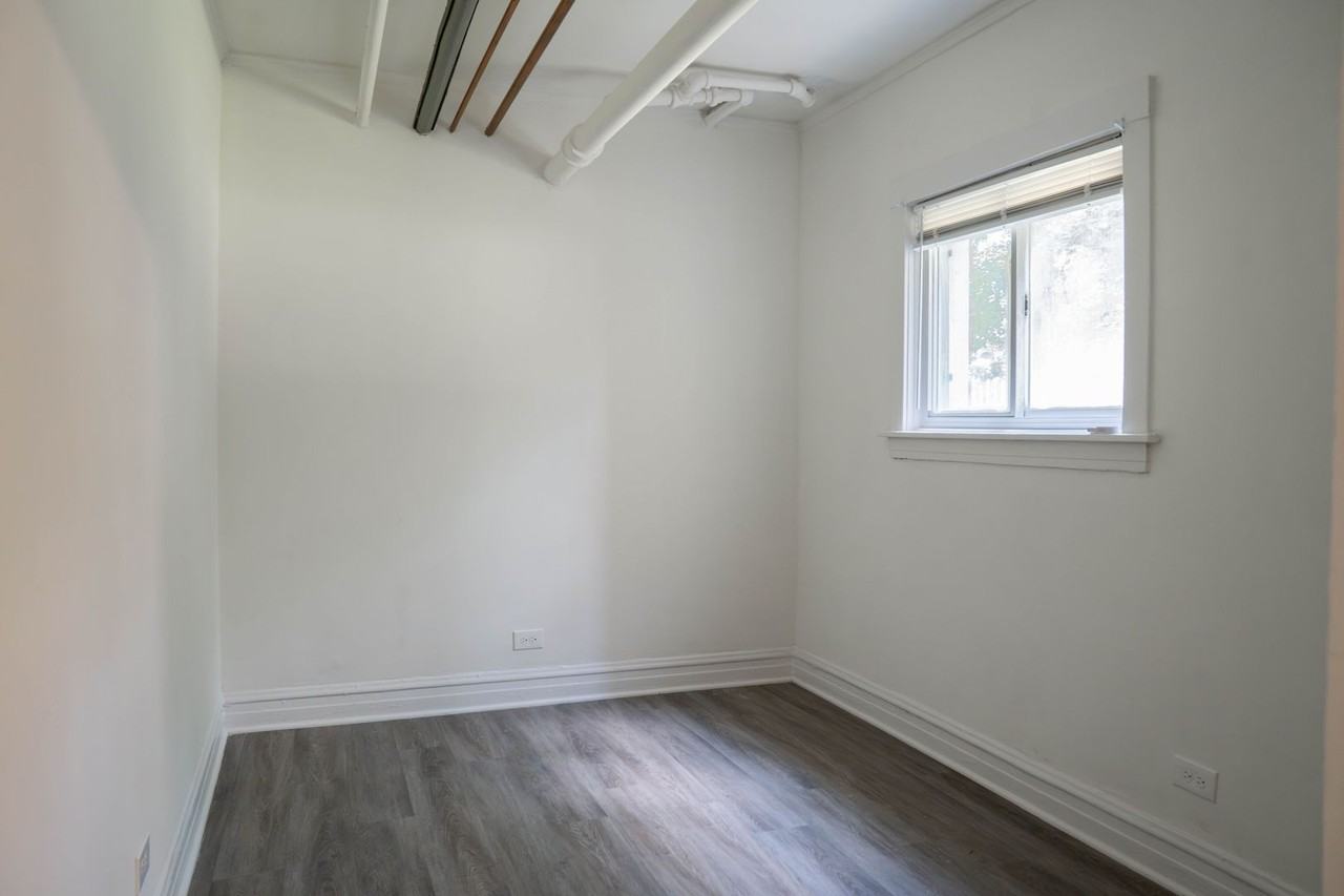 Ainslie - Photo 6 of 18