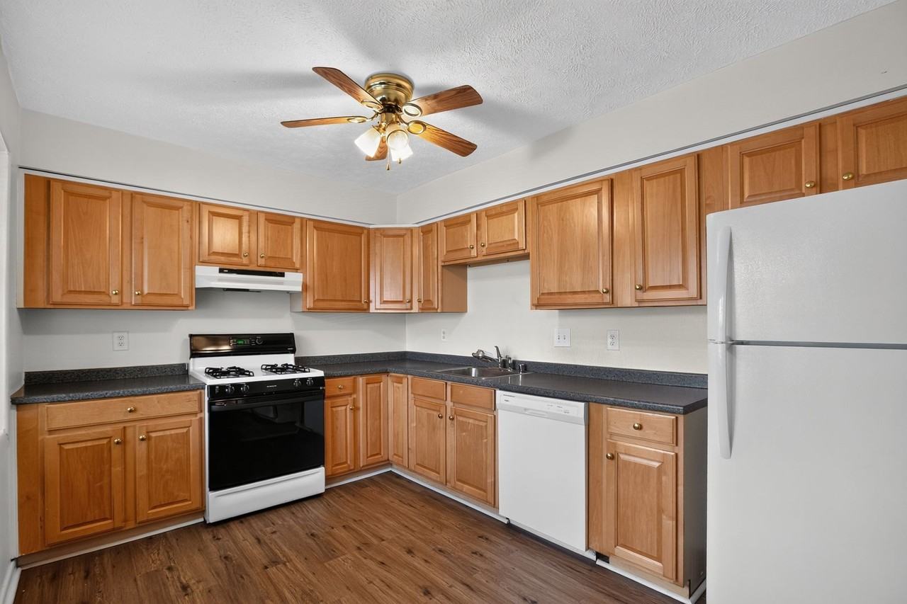 1023 Thomas Jefferson Pl - Photo 3 of 26