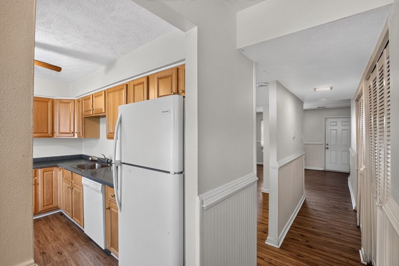 1023 Thomas Jefferson Pl - Photo 5 of 26