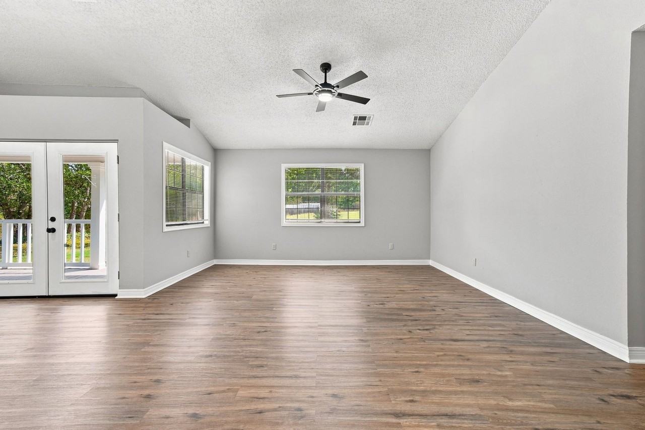 53 S Perry St - Photo 3 of 25