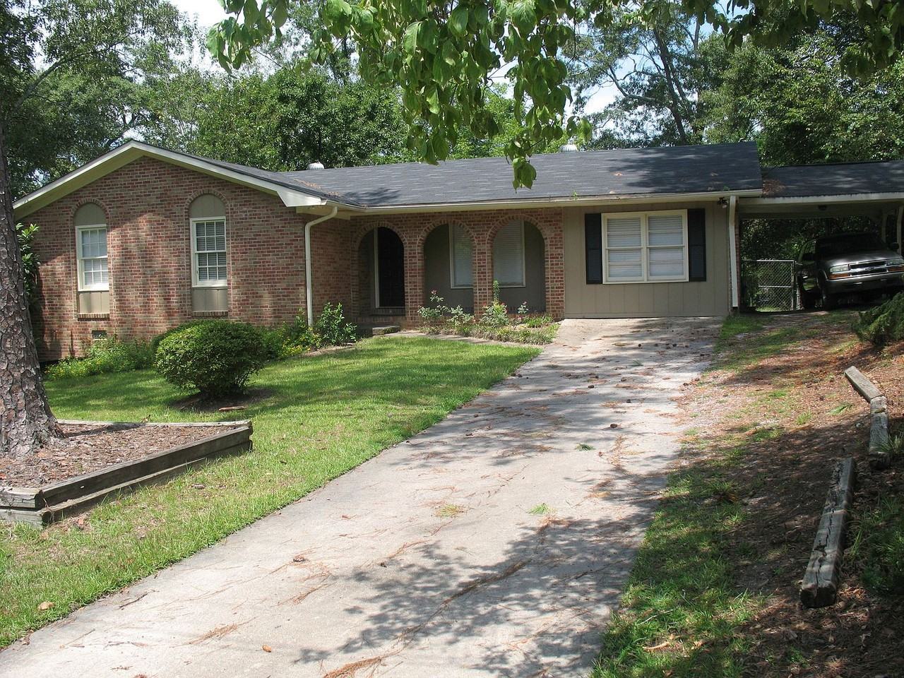 824 Mccall Rd - Photo 2 of 11