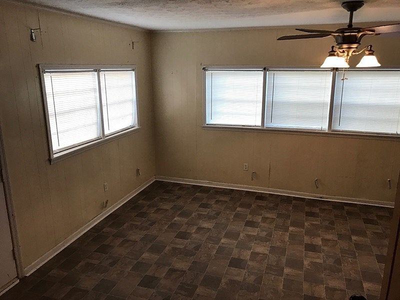 824 Mccall Rd - Photo 6 of 11