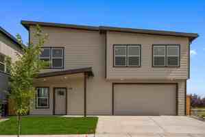 featured image of 828 Spaniel Ln
